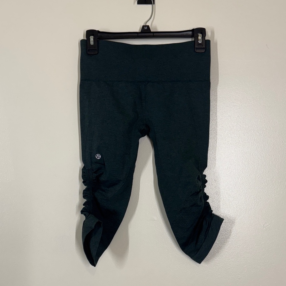 Lululemon athletica Size 6 deep hunter green heathered ruched sides Excellent